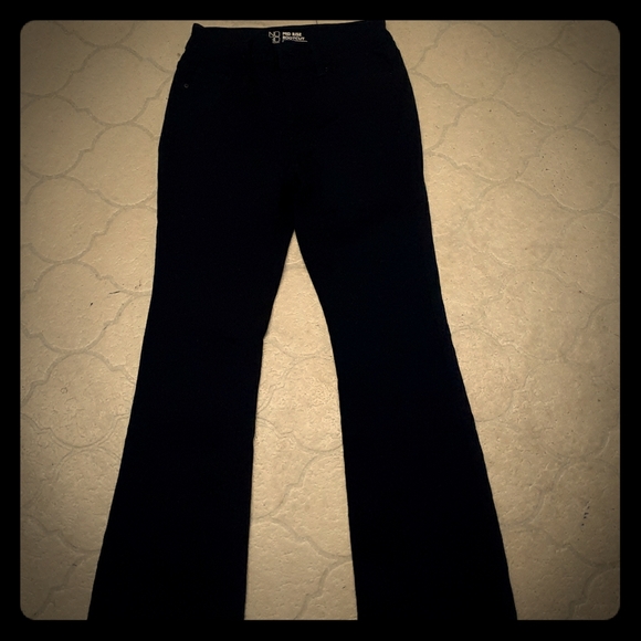 NWOT black, mid rise, bootcut/semi flared Jeans 🖤 - Picture 1 of 8